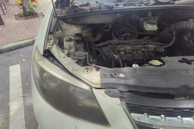 Used BYD S6 2011 2.0L Manual Luxury Version Engine Bay Right
