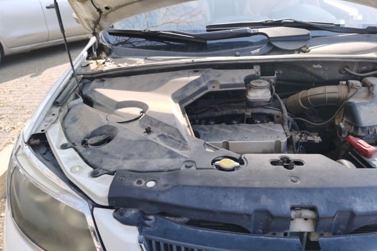 Used BYD S6 2011 2.4L Automatic Luxury Edition Engine Bay Right