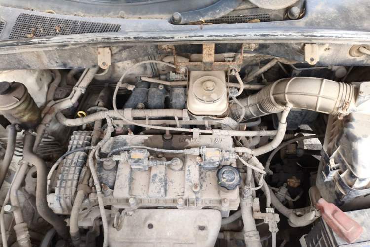 Used BYD S6 2011 2.0L Manual Luxury Version Engine Bay