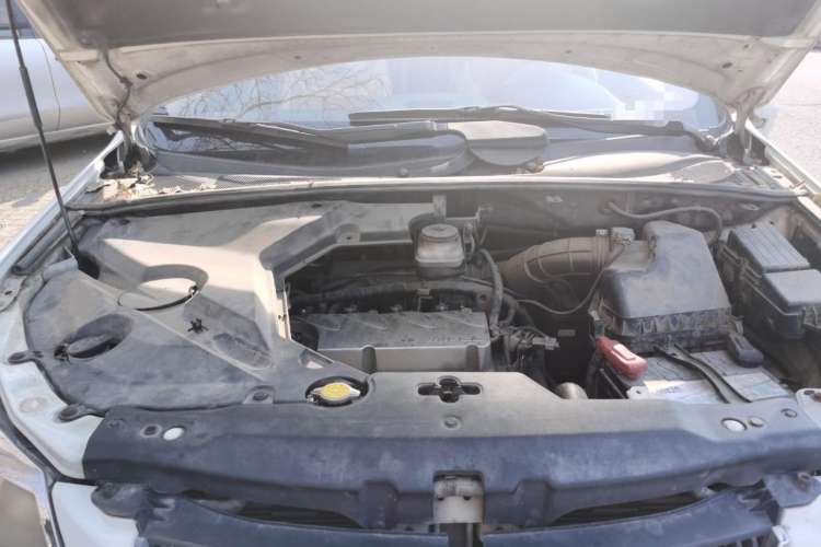 Used BYD S6 2011 2.4L Automatic Luxury Edition Engine Bay