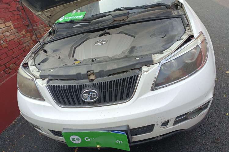 Used BYD S6 2011 2.0L Manual Luxury Version Engine Bay