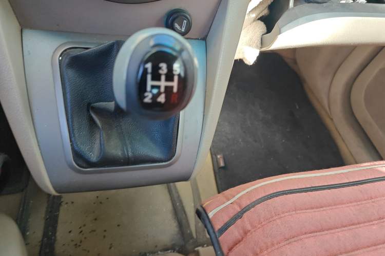 Used BYD S6 2011 2.0L Manual Luxury Version Gear Lever
