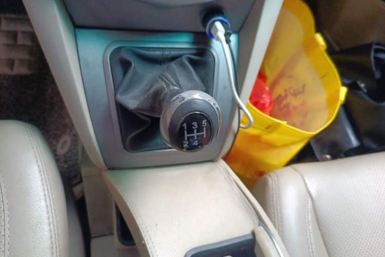 Used BYD S6 2011 2.0L Manual Luxury Version Gear Lever