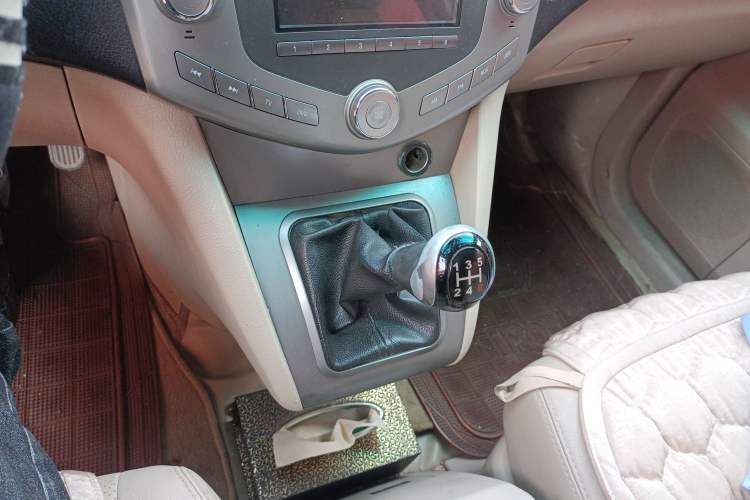 Used BYD S6 2011 2.0L Manual Luxury Version Gear Lever
