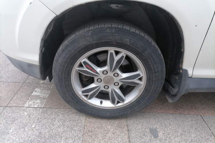 Used BYD S6 2011 2.4L Automatic Luxury Edition Left Front Wheel Hub