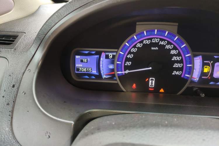 Used BYD S6 2011 2.0L Manual Luxury Version Odometer Close Up