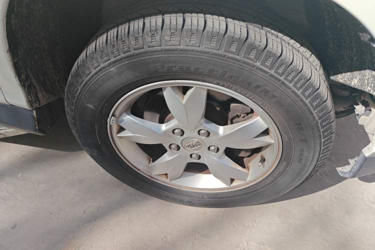 Used BYD S6 2011 2.0L Manual Luxury Version Right Front Wheel Hub