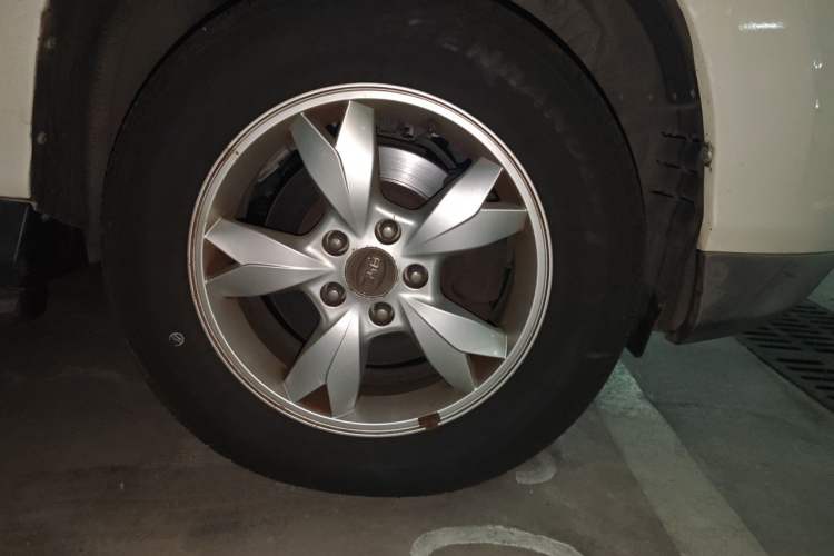 Used BYD S6 2011 2.0L Manual Luxury Version Right Front Wheel Hub