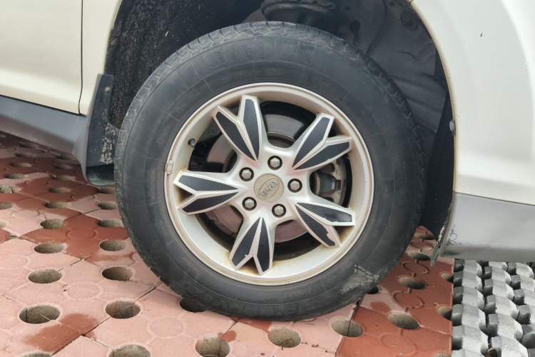Used BYD S6 2011 2.0L Manual Luxury Version Right Front Wheel Hub