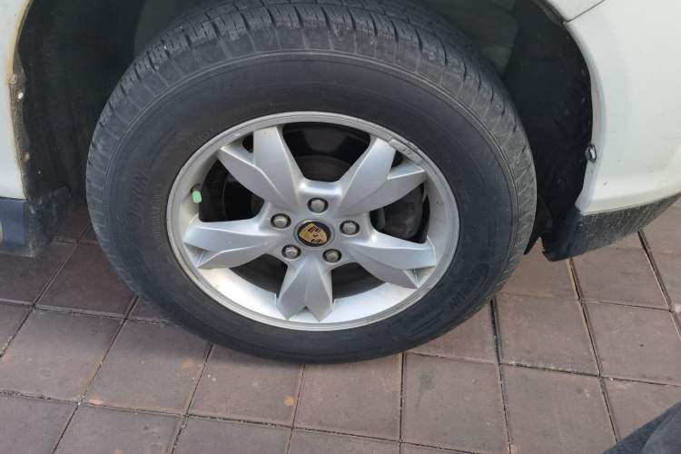 Used BYD S6 2011 2.4L Automatic Luxury Edition Right Front Wheel Hub