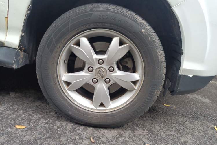 Used BYD S6 2011 2.0L Manual Luxury Version Right Front Wheel Hub