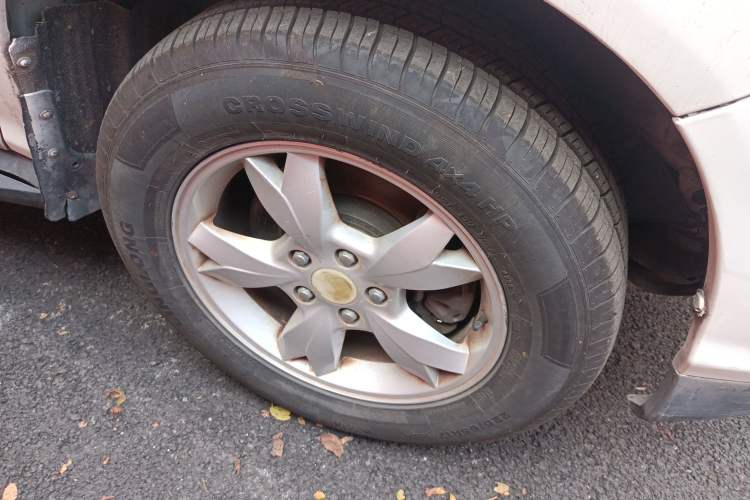 Used BYD S6 2011 2.0L Manual Luxury Version Right Front Wheel Hub