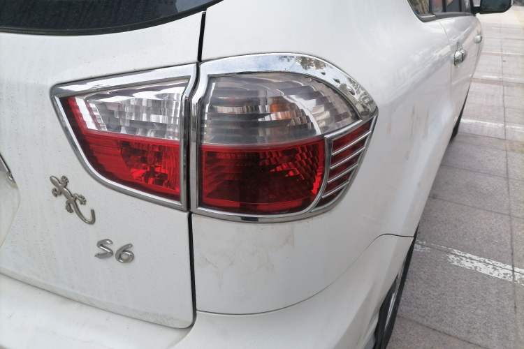 Used BYD S6 2011 2.4L Automatic Luxury Edition Right Rear Taillight
