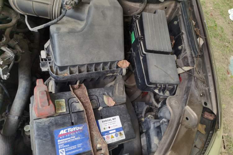 Used BYD S6 2011 2.4L Automatic Luxury Edition Engine Bay Left