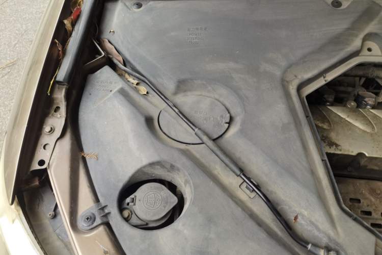 Used BYD S6 2011 2.4L Automatic Luxury Edition Engine Bay Right