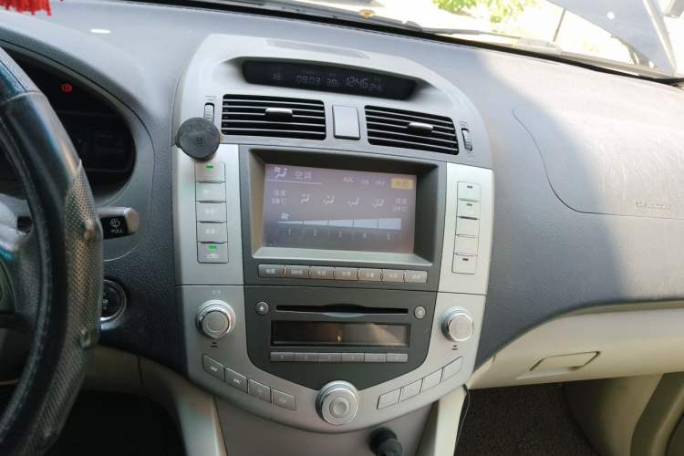Used BYD S6 2012 2.0L Manual Luxury Version Audio And AC Panel