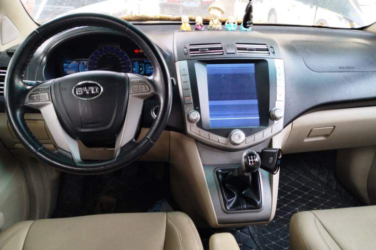 Used BYD S6 2012 2.0L Manual Luxury Version Center Console