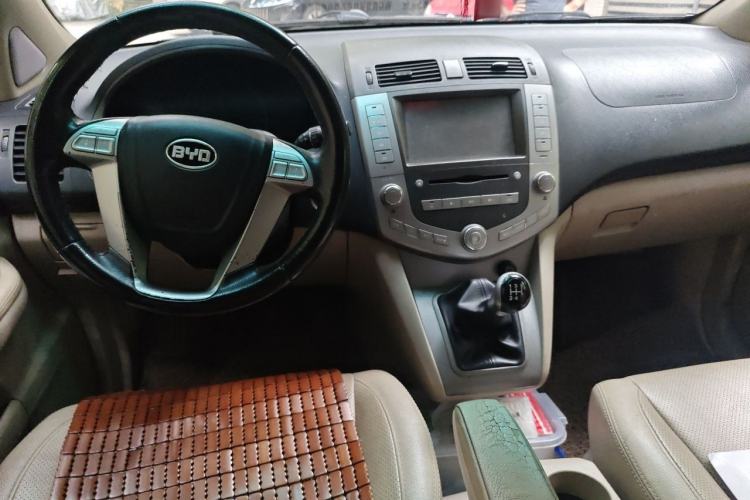 Used BYD S6 2012 2.0L Manual Luxury Version Center Console