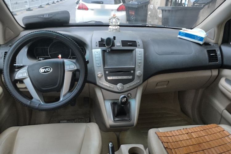 Used BYD S6 2012 2.0L Manual Luxury Version Center Console