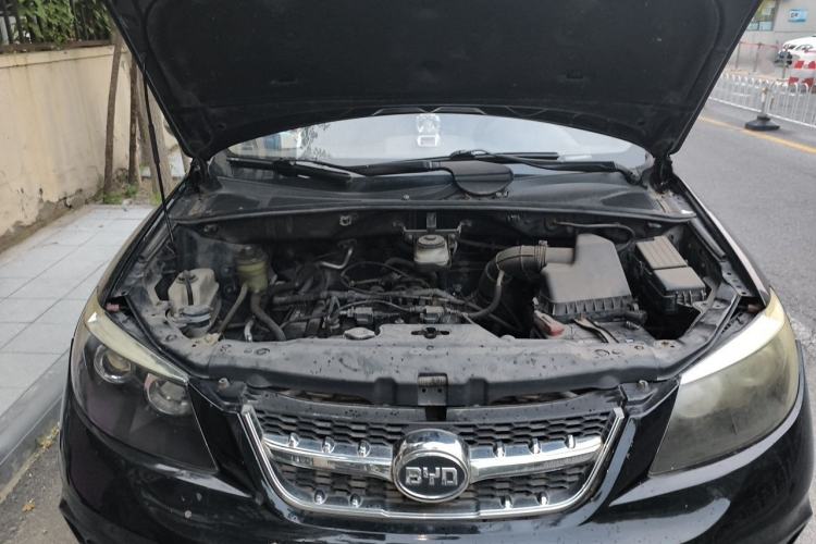 Used BYD S6 2012 2.0L Manual Luxury Version Engine Bay