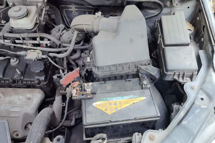 Used BYD S6 2012 2.0L Manual Luxury Version Engine Bay Left