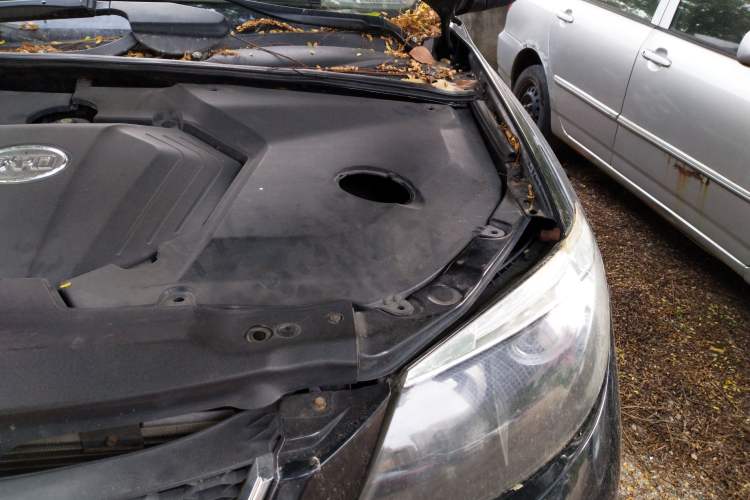 Used BYD S6 2012 2.0L Manual Luxury Version Engine Bay Left