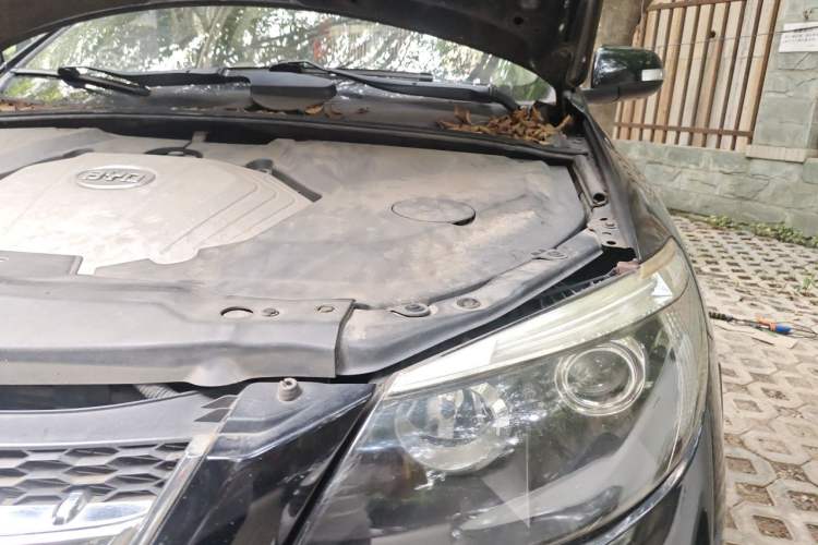 Used BYD S6 2012 2.0L Manual Luxury Version Engine Bay Left