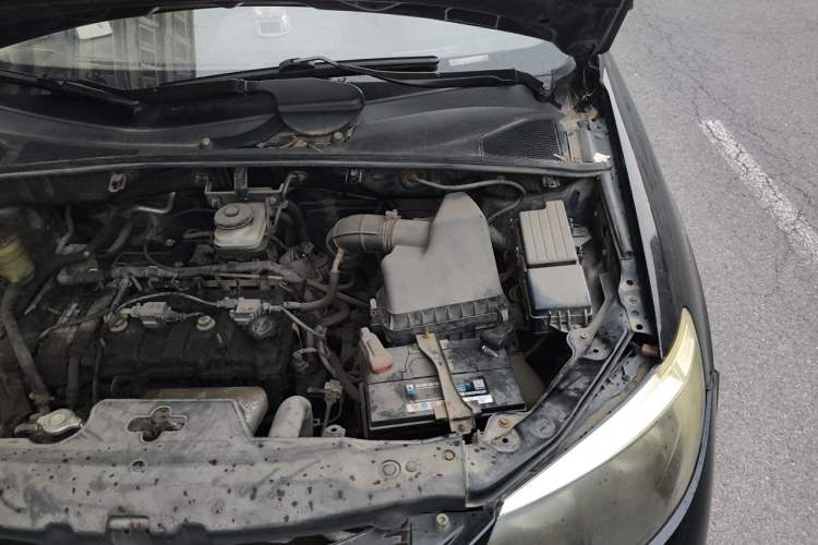 Used BYD S6 2012 2.0L Manual Luxury Version Engine Bay Left