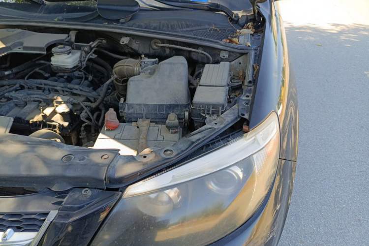 Used BYD S6 2012 2.0L Manual Luxury Version Engine Bay Left