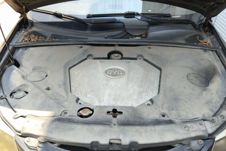 Used BYD S6 2012 2.0L Manual Luxury Version Engine Bay