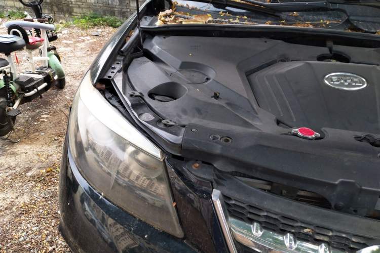 Used BYD S6 2012 2.0L Manual Luxury Version Engine Bay Right