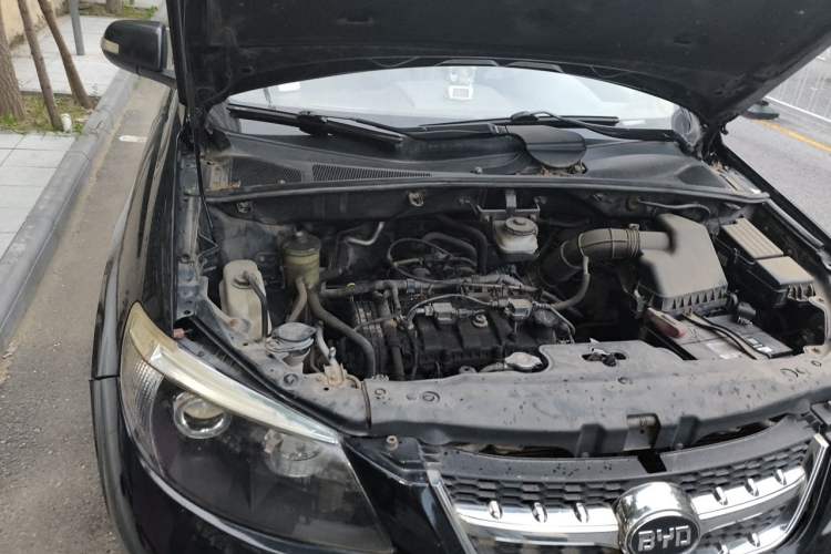 Used BYD S6 2012 2.0L Manual Luxury Version Engine Bay Right