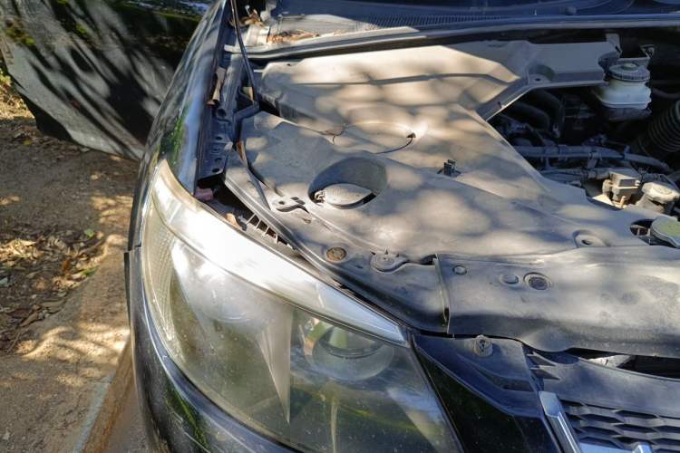 Used BYD S6 2012 2.0L Manual Luxury Version Engine Bay Right