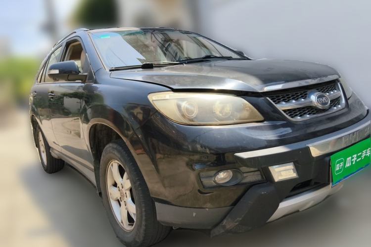 Used BYD S6 2012 2.0L Manual Luxury Version Front Right 45 Deg