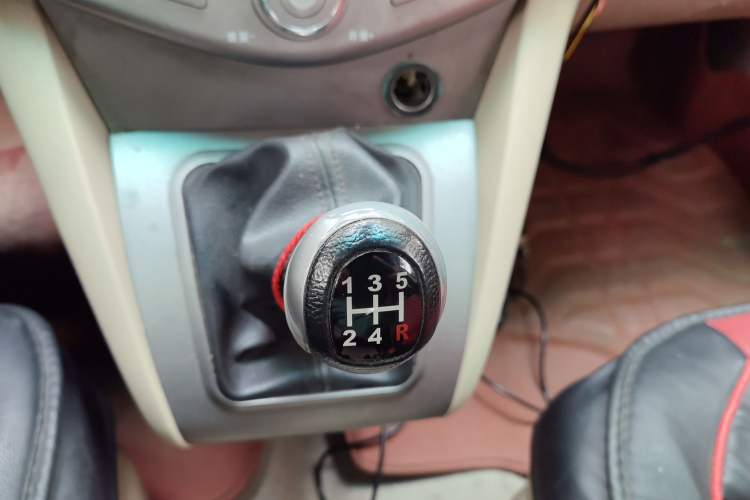 Used BYD S6 2012 2.0L Manual Luxury Version Gear Lever