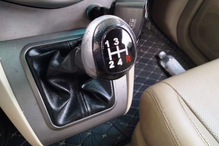 Used BYD S6 2012 2.0L Manual Luxury Version Gear Lever