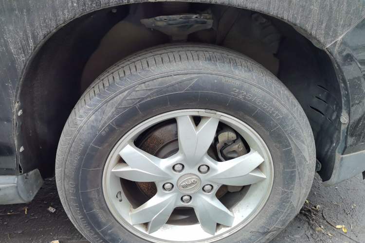 Used BYD S6 2012 2.0L Manual Luxury Version Right Front Wheel Hub