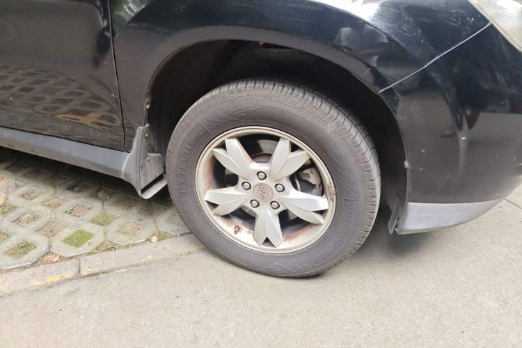 Used BYD S6 2012 2.0L Manual Luxury Version Right Front Wheel Hub
