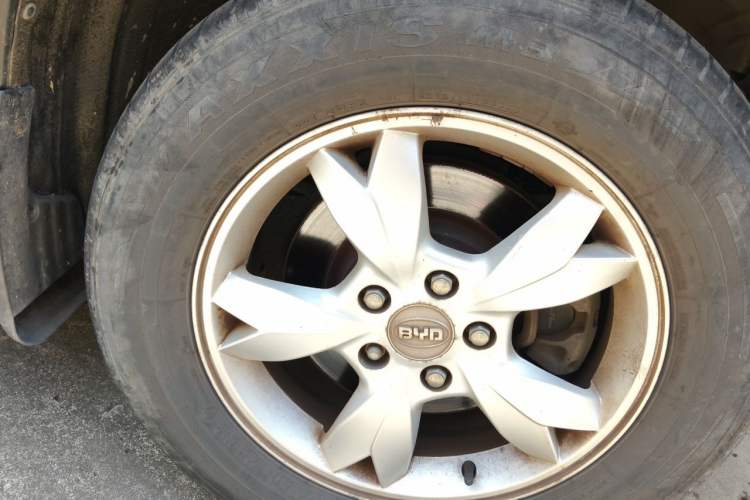 Used BYD S6 2012 2.0L Manual Luxury Version Right Front Wheel Hub