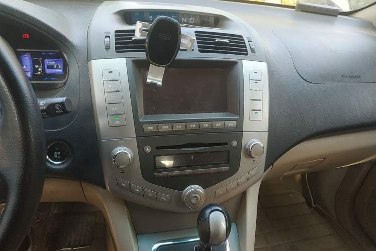 Used BYD S6 2012 2.4L Automatic Luxury Edition Audio And AC Panel