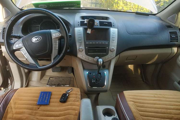 Used BYD S6 2012 2.4L Automatic Luxury Edition Center Console