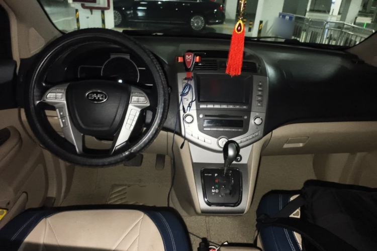 Used BYD S6 2012 2.4L Automatic Luxury Edition Center Console