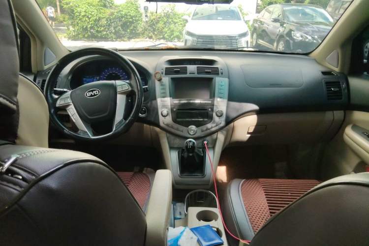 Used BYD S6 2012 2.0L Manual Luxury Version Center Console
