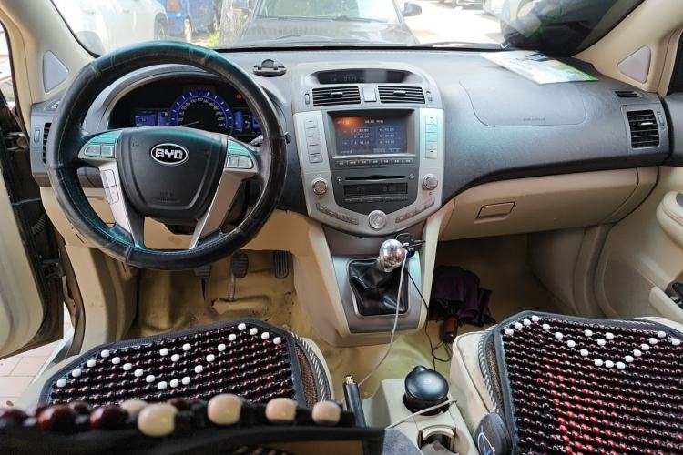 Used BYD S6 2012 2.0L Manual Luxury Version Center Console