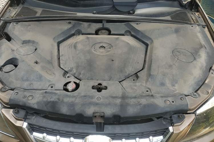 Used BYD S6 2012 2.4L Automatic Luxury Edition Engine Bay