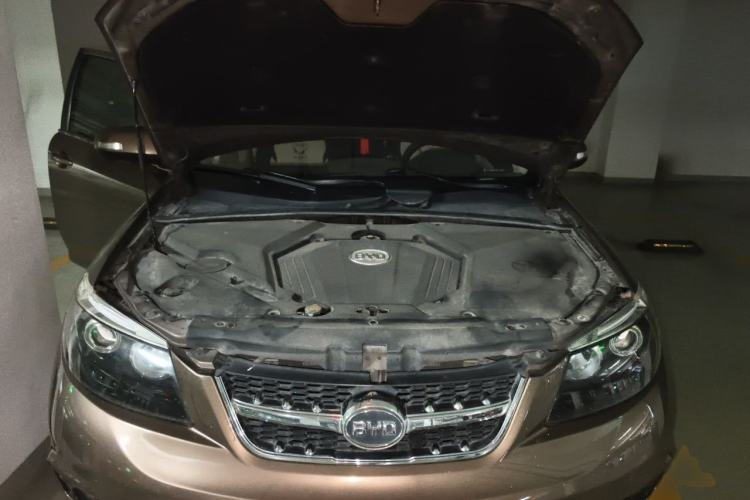 Used BYD S6 2012 2.4L Automatic Luxury Edition Engine Bay