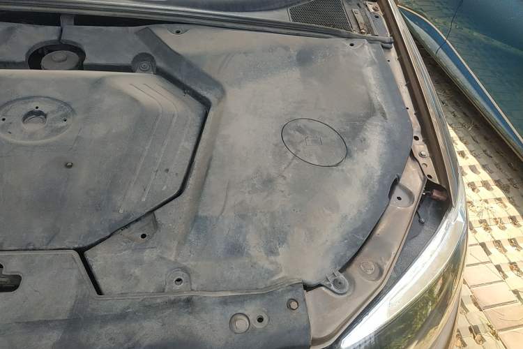 Used BYD S6 2012 2.4L Automatic Luxury Edition Engine Bay Left