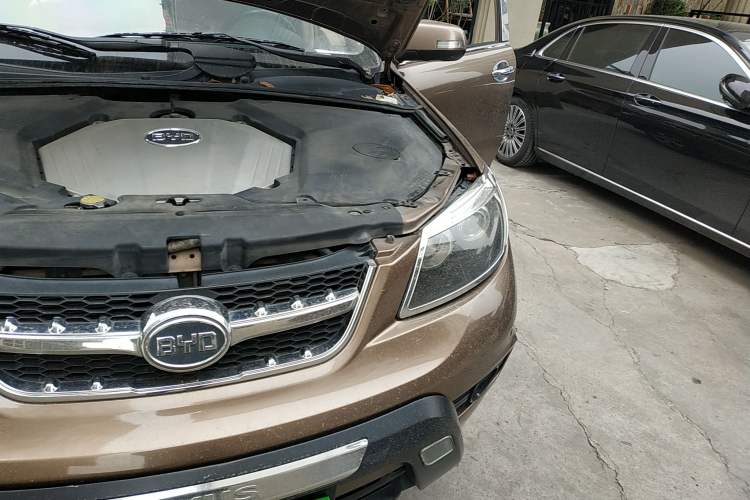 Used BYD S6 2012 2.0L Manual Luxury Version Engine Bay Left