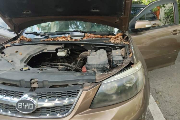 Used BYD S6 2012 2.0L Manual Luxury Version Engine Bay Left
