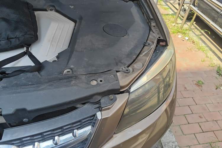 Used BYD S6 2012 2.0L Manual Luxury Version Engine Bay Left